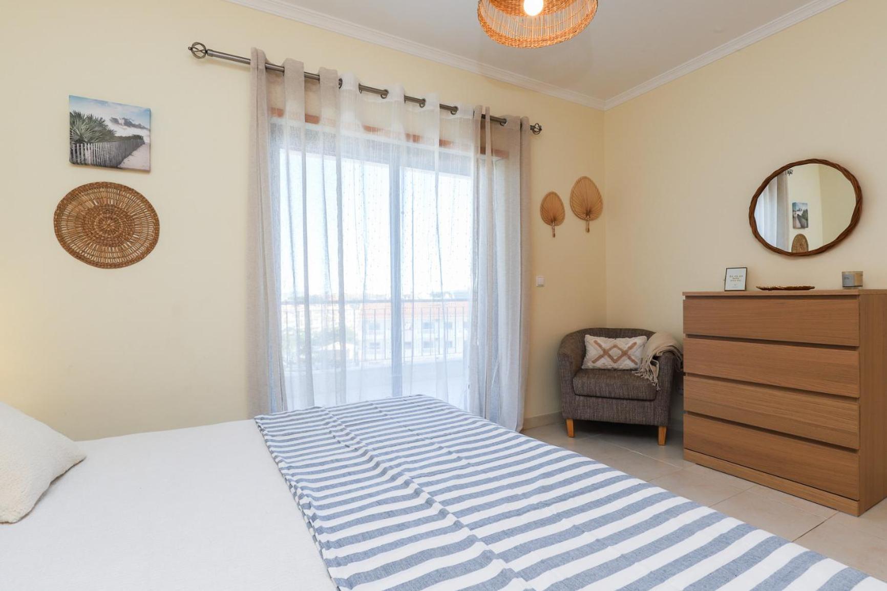 شقة Charming Flat 10 Min Walk To Beach البوفيرا المظهر الخارجي الصورة