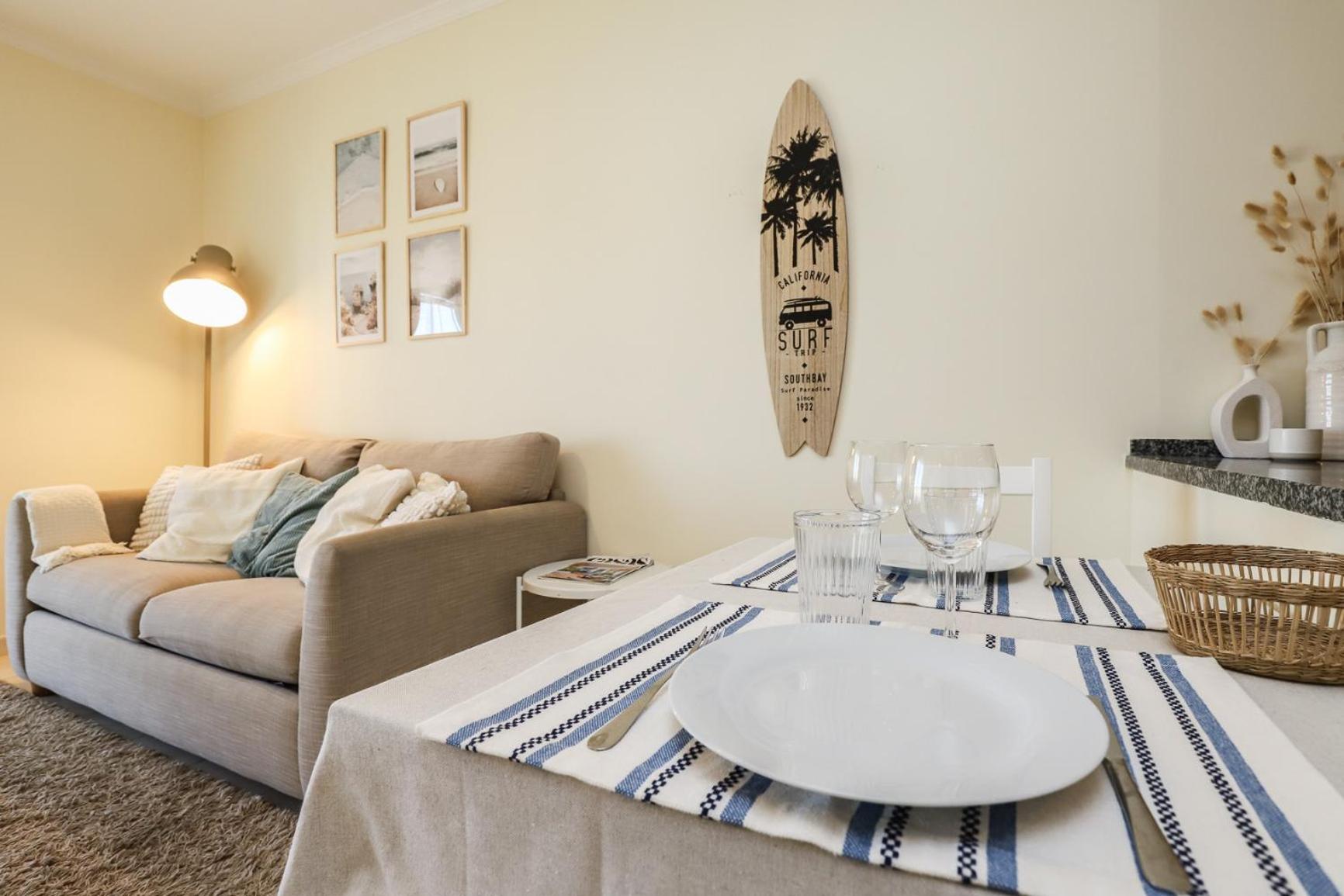 شقة Charming Flat 10 Min Walk To Beach البوفيرا المظهر الخارجي الصورة